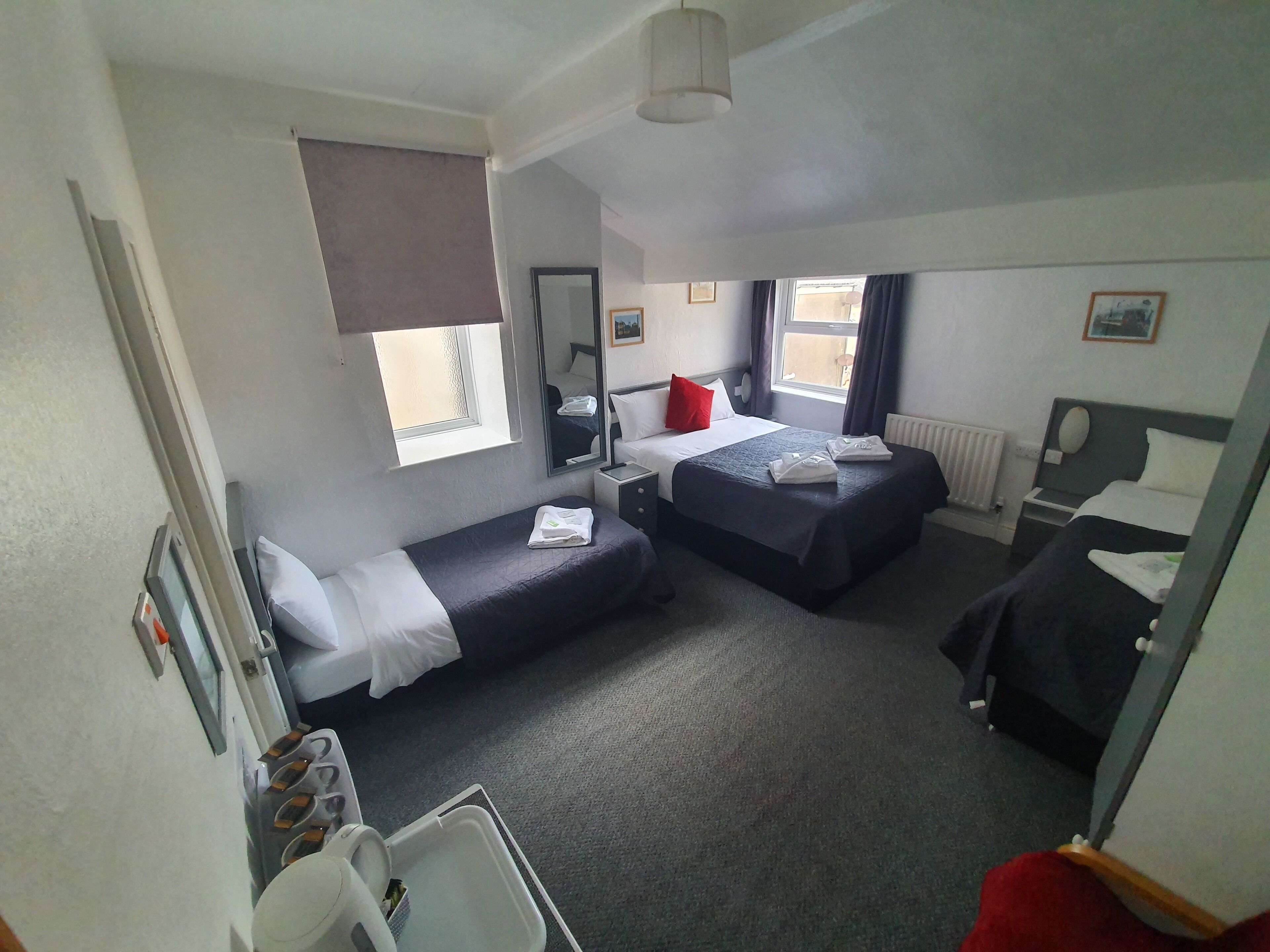 quadruple room | desk, iron/ironing board, free cots/infant beds, travel cot