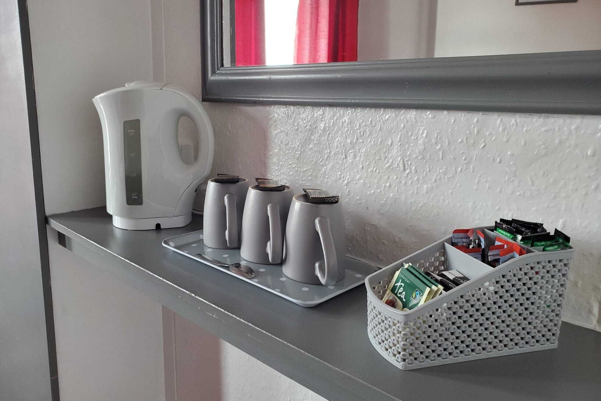 triple room | desk, iron/ironing board, free cots/infant beds, travel cot