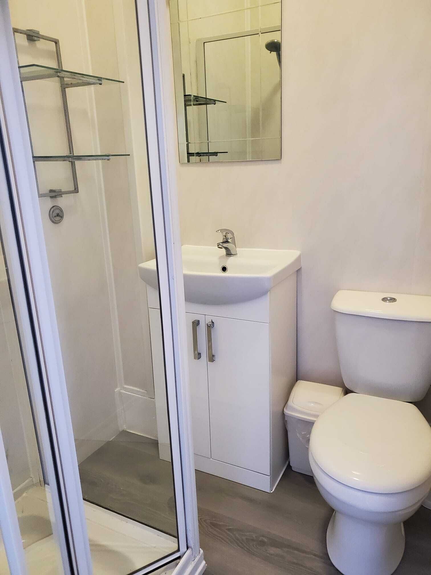 quadruple room | bathroom | shower, towels