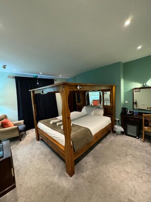 Superior Room, 1 Queen Bed | In-room safe, desk, laptop workspace, soundproofing - The George Hotel (Battle)