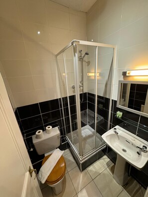 Standard Double Room | Bathroom