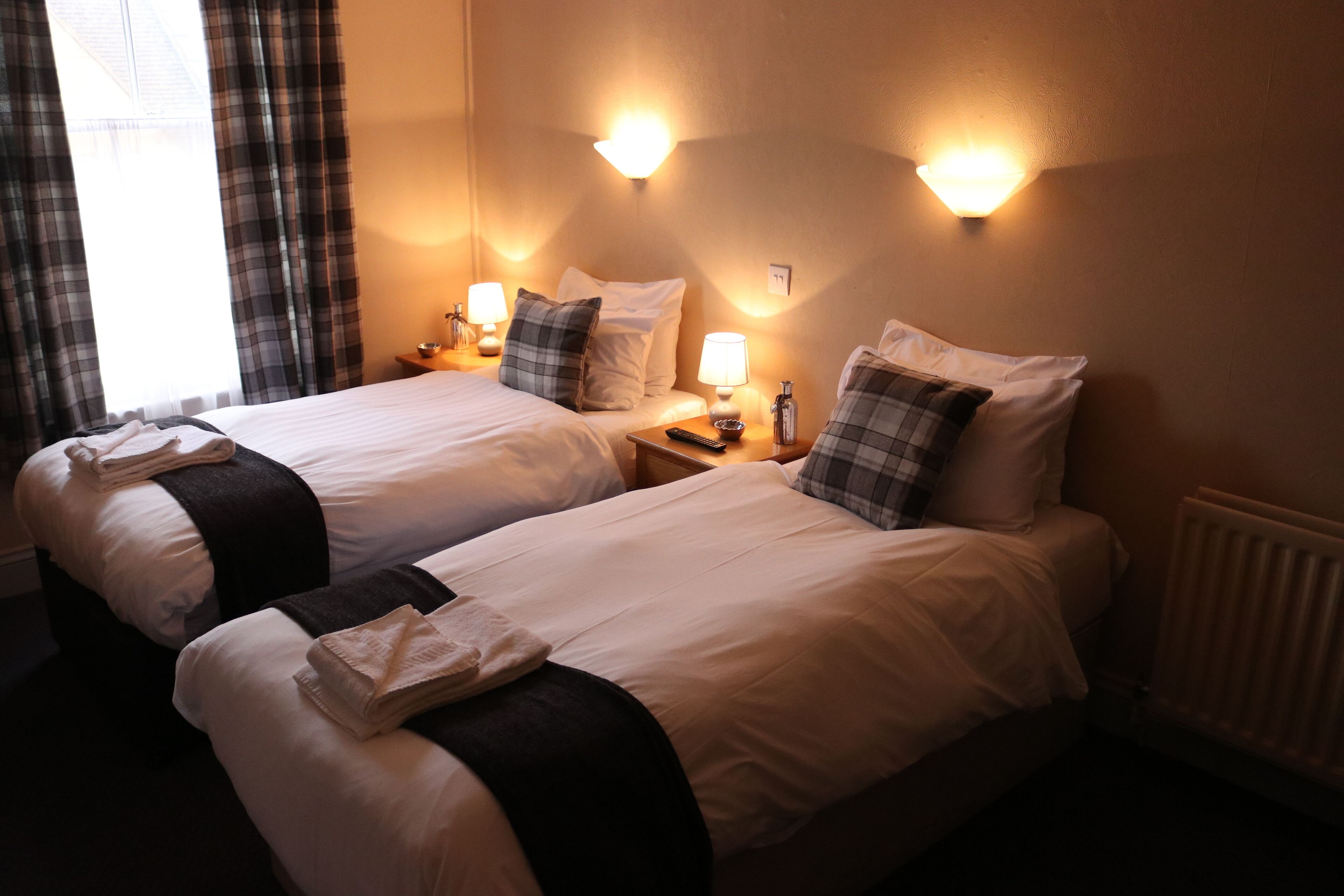 Standard Room, 2 Twin Beds | Individually decorated, individually furnished, desk, blackout drapes