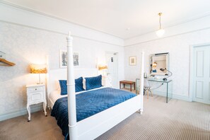 Egyptian cotton sheets, premium bedding, down duvets, pillow-top beds - Brooks Guesthouse (Bath)