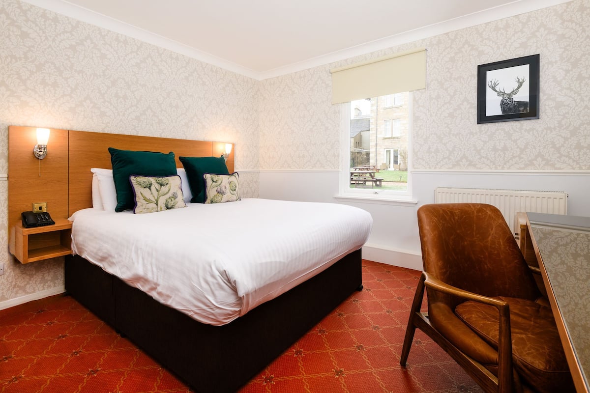 Cosy Double Room | Premium bedding, in-room safe, individually decorated, desk