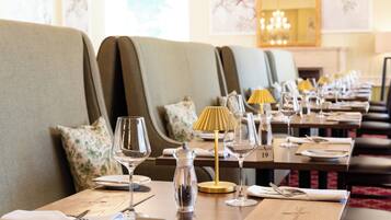 2 restaurants servant le dîner et le souper