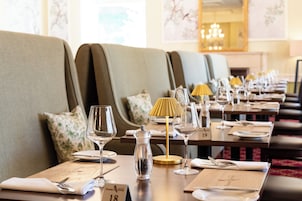 2 restaurantes; se sirve almuerzo y cena