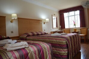 In-room safe, desk, iron/ironing board, free WiFi - Leigham Court (London)
