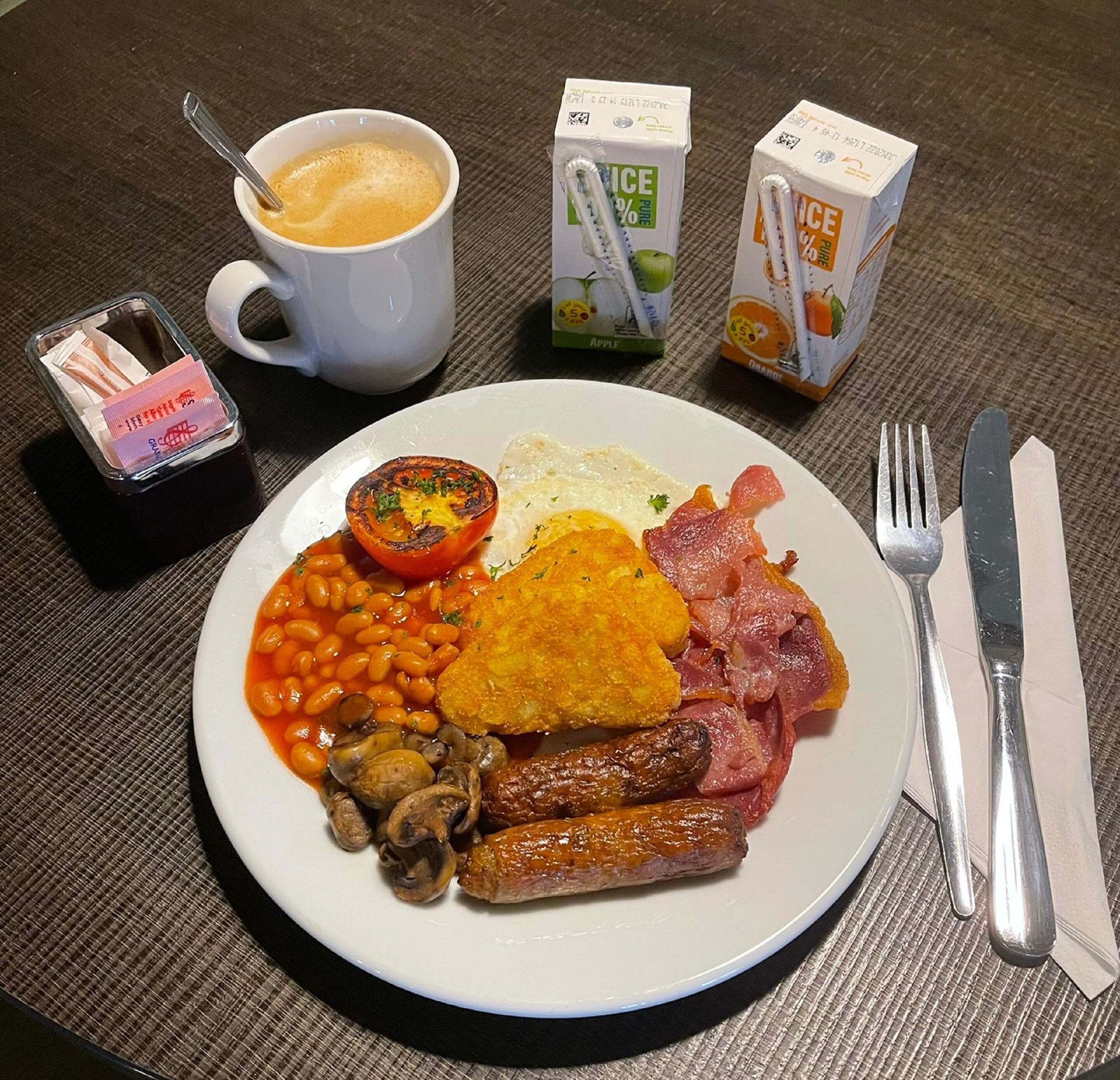 Se ofrece un desayuno continental (11.25 GBP por persona)