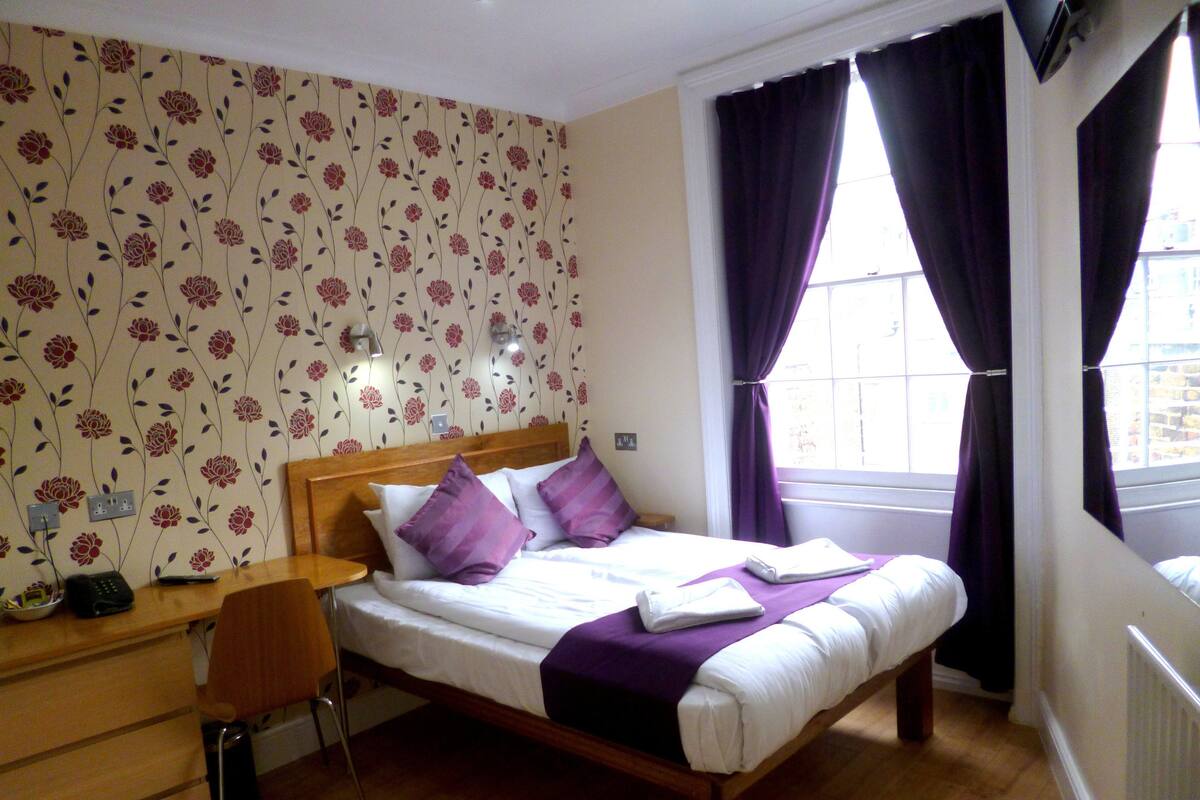 Iron/ironing board, free WiFi