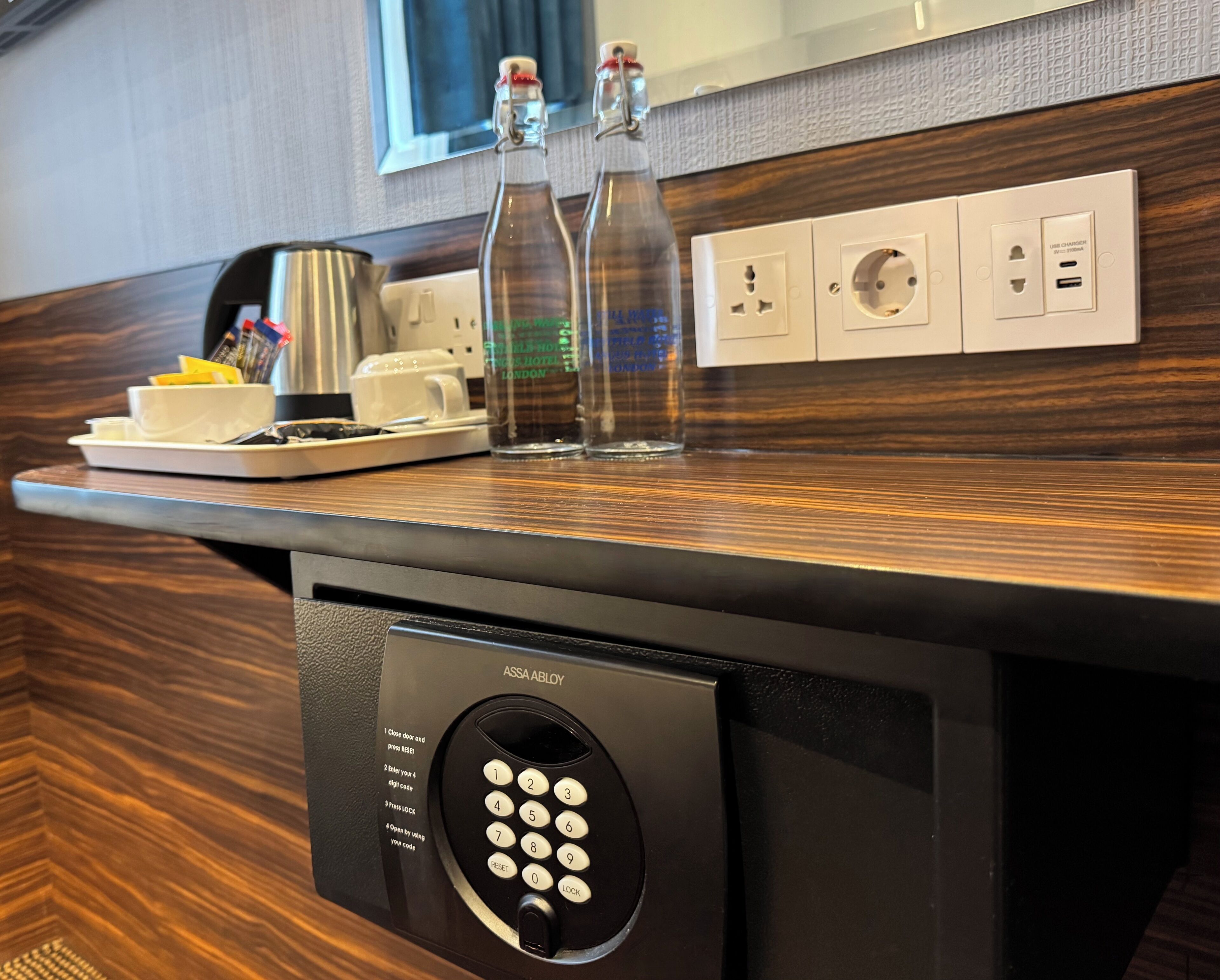 Photo - Crestfield Hotel