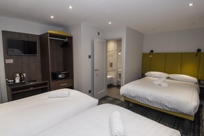 Quadruple Room | Premium bedding, iron/ironing board, free WiFi, bed sheets - Howard Winchester Hotel (London)