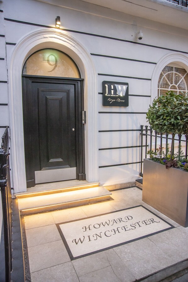 Exterior - Howard Winchester Hotel (London)