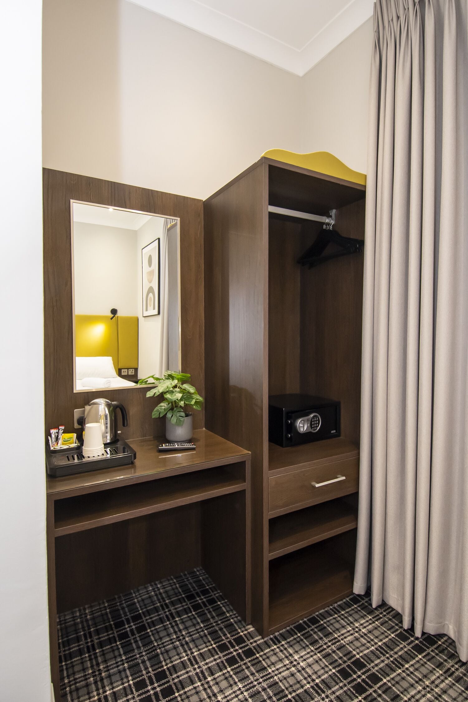 Photo - Howard Winchester Hotel