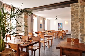 Päivittäinen buffetaamiainen (12 EUR per henkilö)