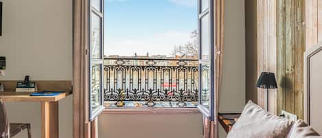 Quarto casal, 1 cama de casal, vista para o rio | Escrivaninha, Wi-Fi de cortesia, roupa de cama