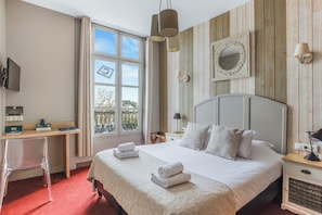 Double Room, 1 Double Bed, River View | Desk, free WiFi, bed sheets - Logis Hotel Restaurant Cristal (Saumur)
