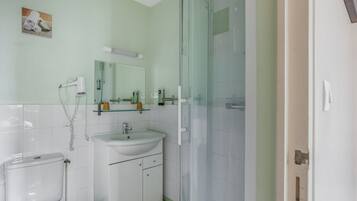 Standard Double Room, 1 Double Bed | Bathroom | Hair dryer, towels