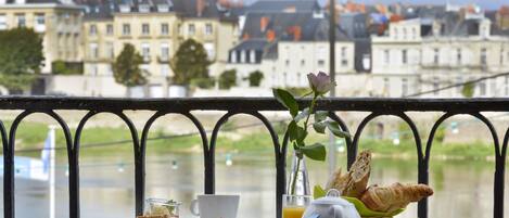 Chambre Double Supérieure, 1 lit double, vue fleuve