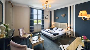 Superior-Doppelzimmer, 1 Doppelbett, Flussblick | Schreibtisch, kostenloses WLAN, BettwÀsche