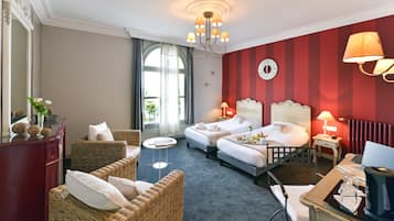 Zweibettzimmer, 2 Einzelbetten, Flussblick | Schreibtisch, kostenloses WLAN, BettwÀsche