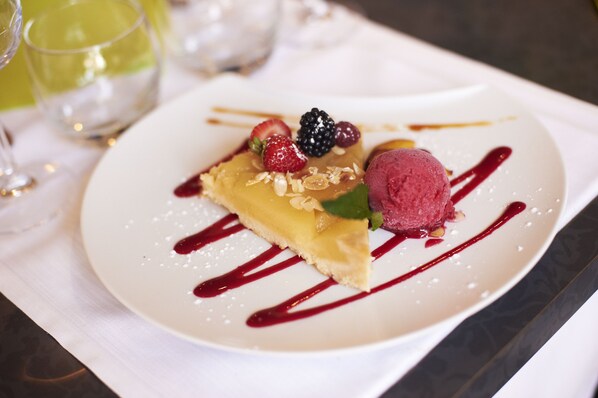 A dessert plate with a slice of pie, berries, and a scoop of ice cream. - Logis Hotel Restaurant Cristal (Saumur)