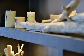 Breakfast, lunch, dinner served; French cuisine  - Cristal Hotel Restaurant (Saumur)