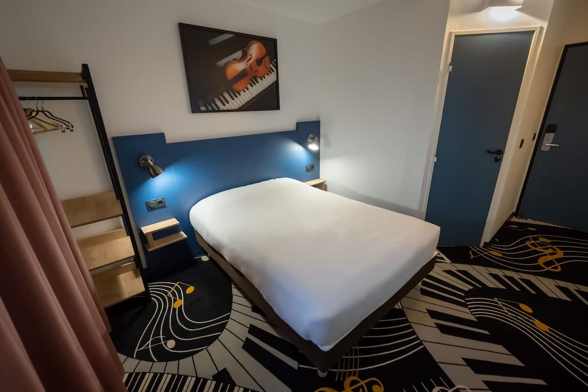 double room | desk, free wifi, bed sheets