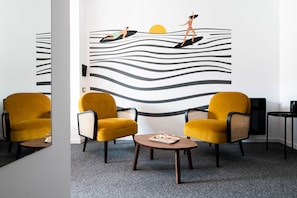 Habitació doble júnior | Decoració individual, mobiliari individual i escriptori
