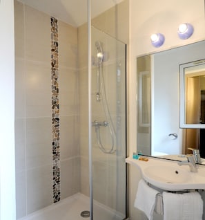 Shower, towels
