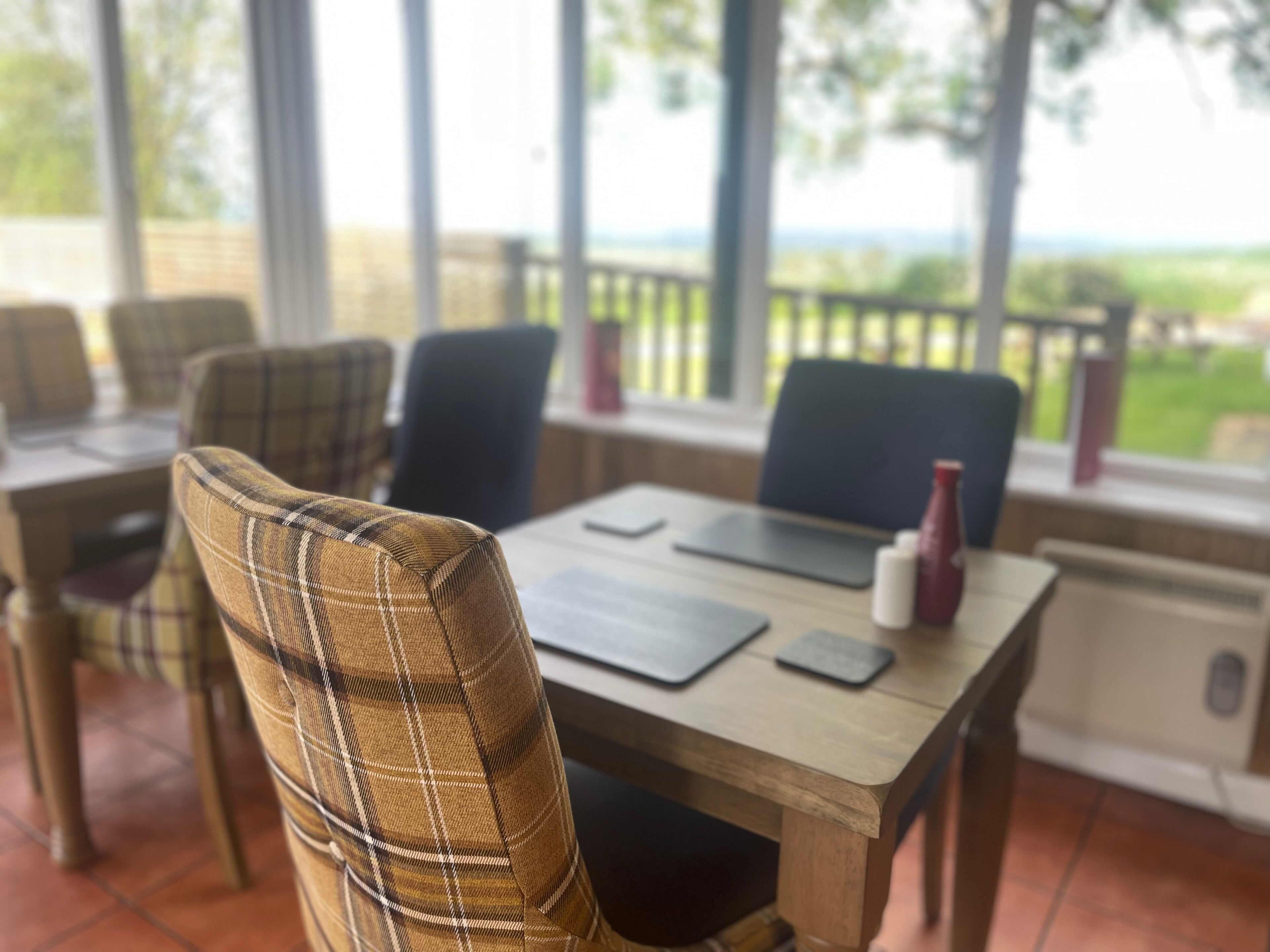 breakfast, lunch, dinner served; british cuisine