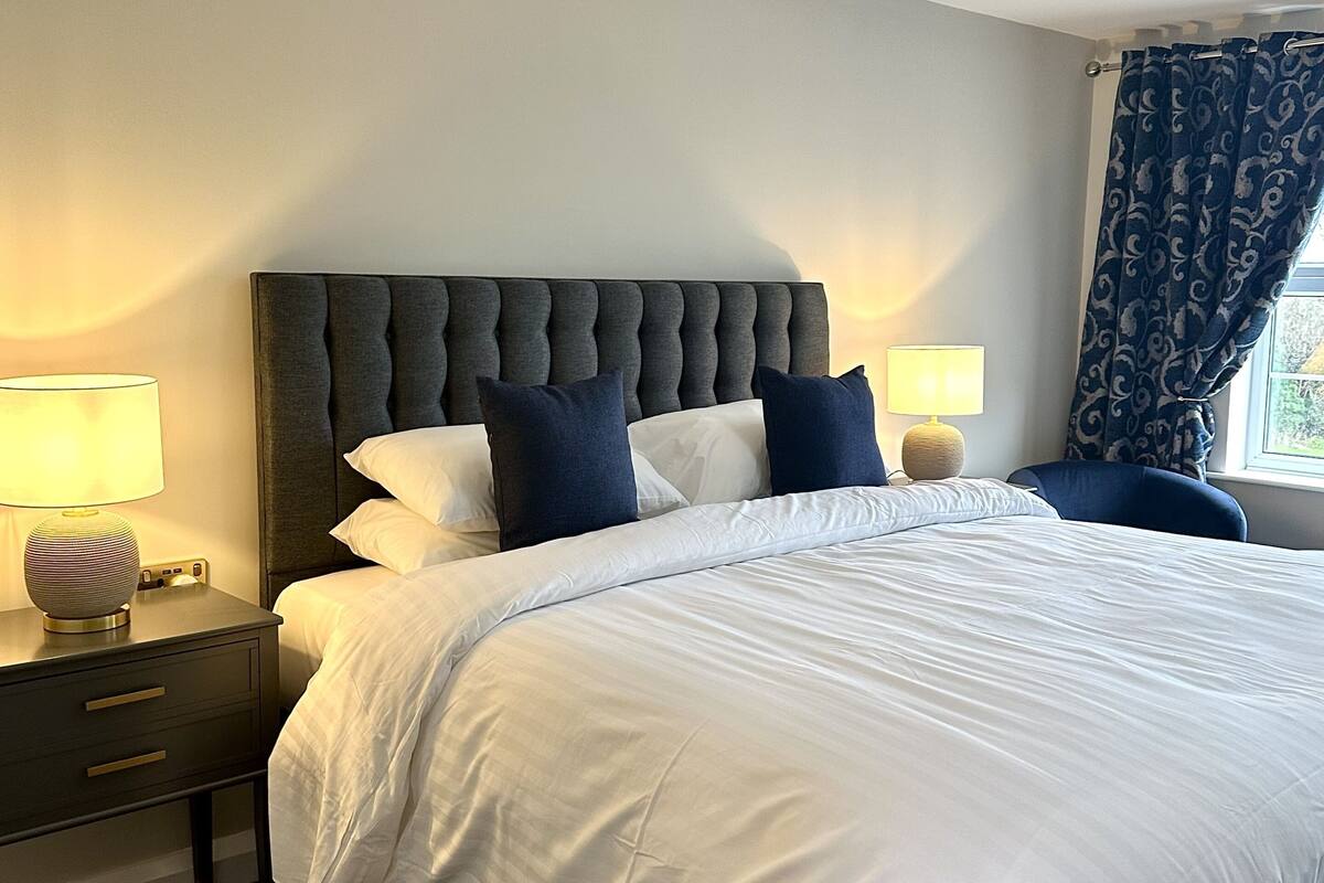 luxury studio suite, garden view | 1 bedroom, premium bedding, iron/ironing board, free wifi