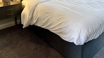 Luxury Studio Suite, Garden View | Premium bedding, iron/ironing board, free WiFi, bed sheets