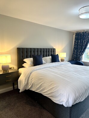 Luksusstudiosviitti, näköala puutarhaan | Ylelliset vuodevaatteet, silitysrauta/-lauta, ilmainen Wi-Fi