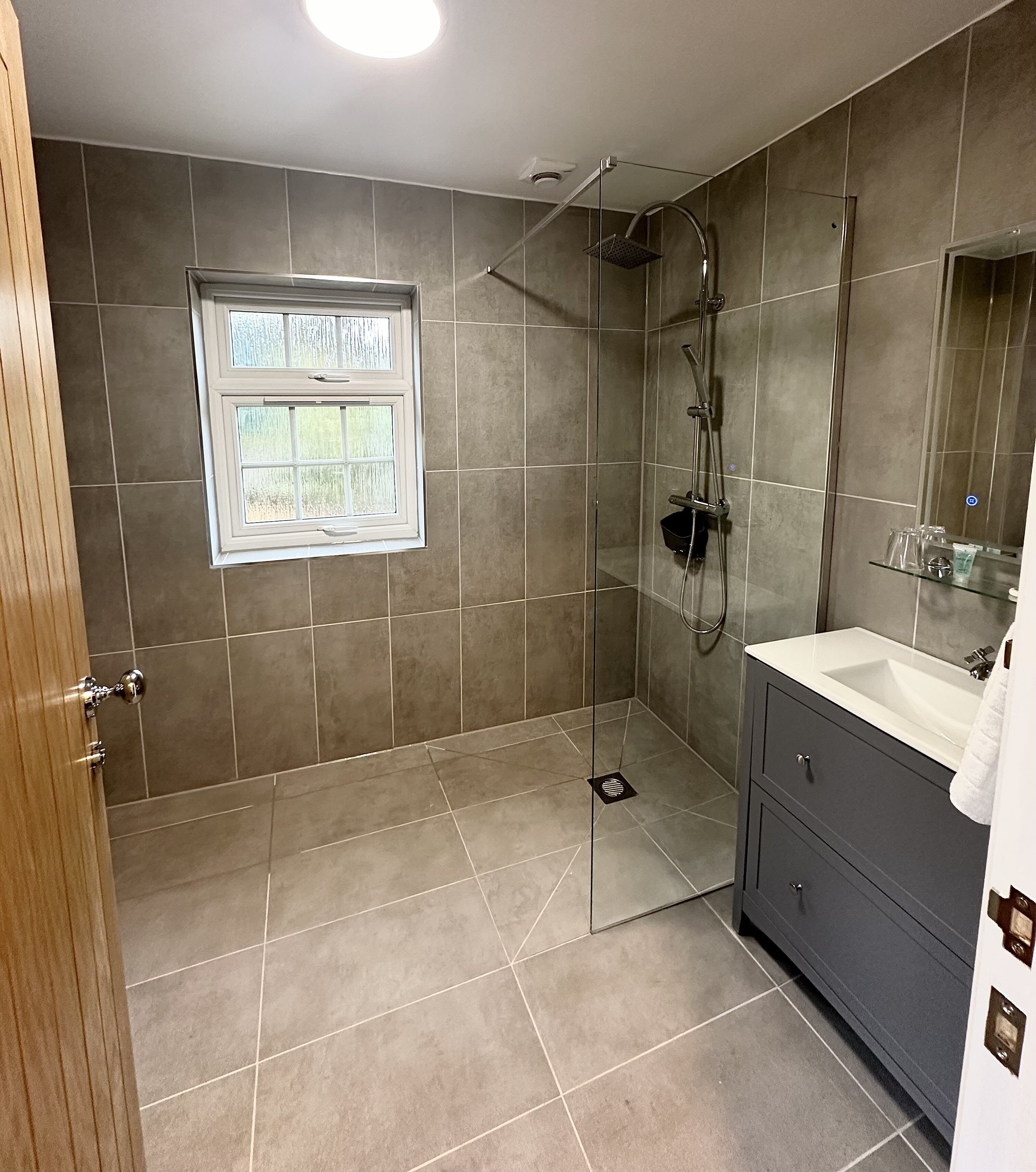 luxury studio suite, garden view | bathroom | shower, rainfall showerhead, free toiletries, hair dryer
