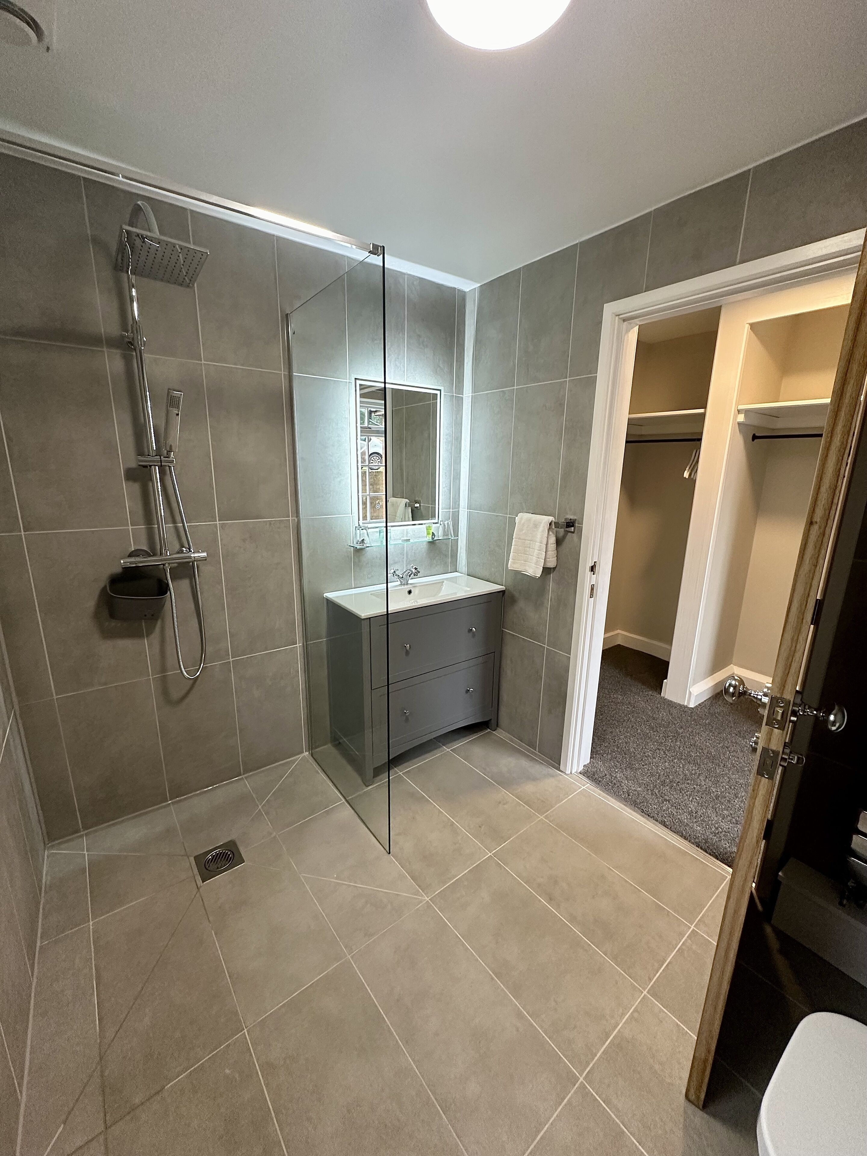 luxury studio suite, garden view | bathroom | shower, rainfall showerhead, free toiletries, hair dryer