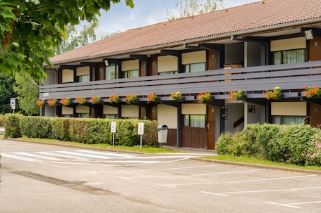 Front of property. The Originals Access, Hôtel Foix