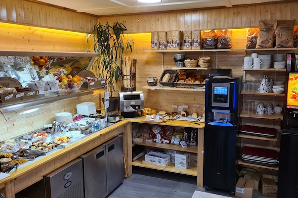 Daily buffet breakfast (EUR 10.90 per person)