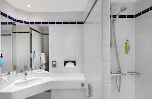 Ducha, secador de pelo, toallas