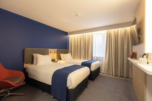 Standard Room, 2 Single Beds (Free Hot Breakfast) | Hypo-allergenic bedding, desk, laptop workspace, blackout curtains - Holiday Inn Express Poole by IHG (Poole)