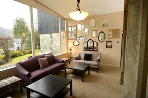 Lobby sitting area - The Acarsaid (Pitlochry)