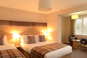 غرفة عائلية | خزنة داخل الغرفة وواي فاي مجانًا وملاءات أسرّة ومُنبهات