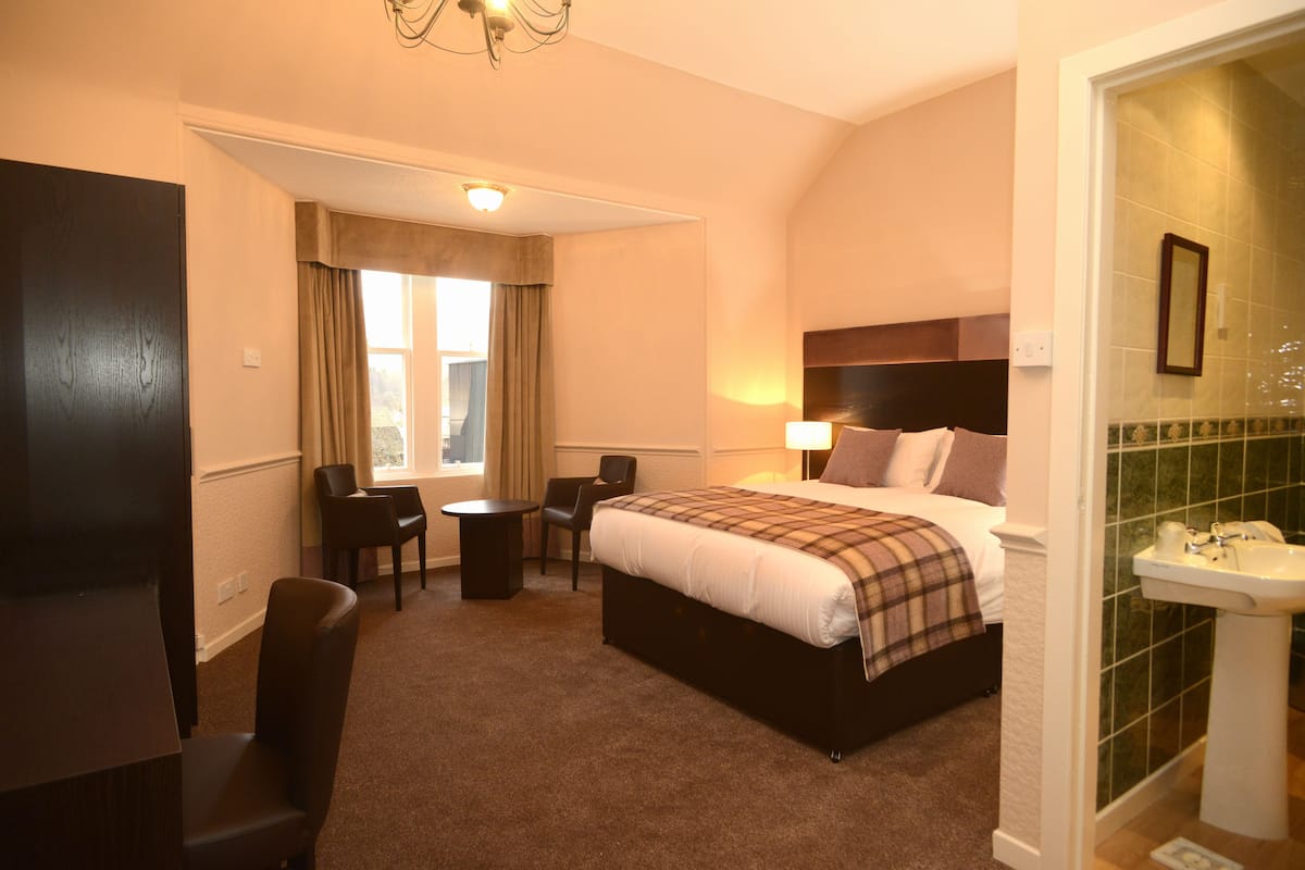 Superior Double Room, 1 King Bed | In-room safe, WiFi (free), alarm clocks, bed sheets