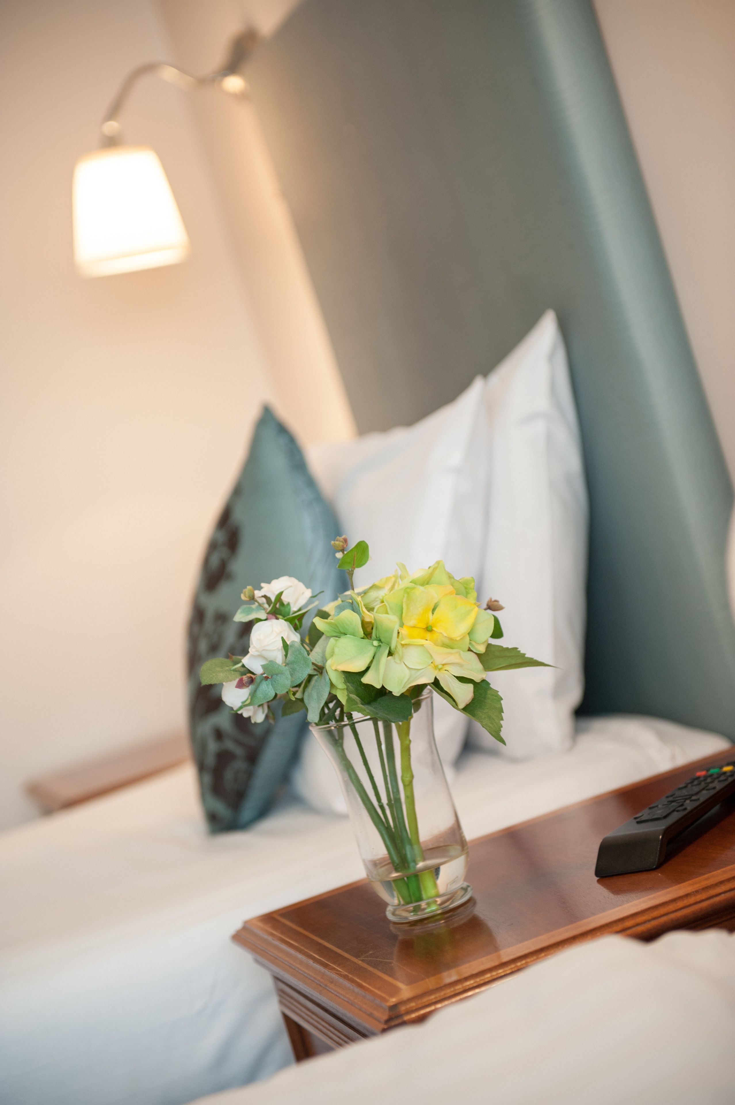 economy double room, 1 double bed | individually decorated, individually furnished, desk, blackout curtains