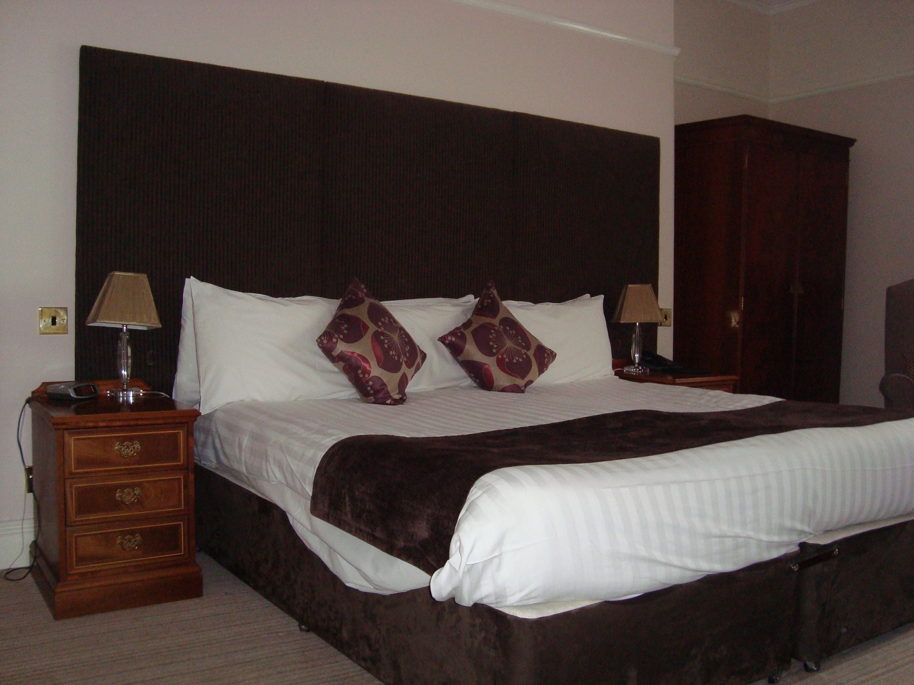 double room | individually decorated, individually furnished, desk, blackout curtains