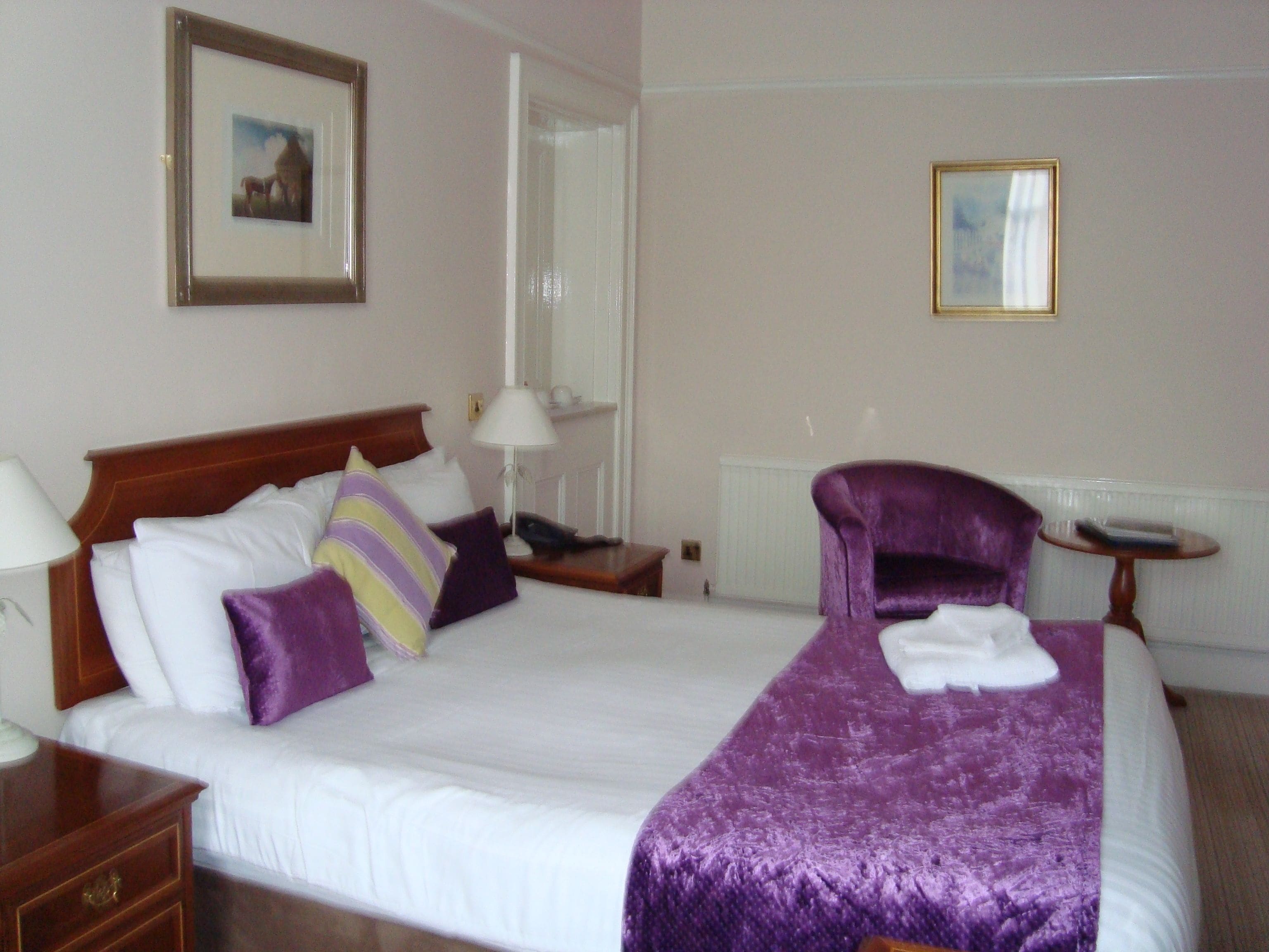 single room | individually decorated, individually furnished, desk, blackout curtains