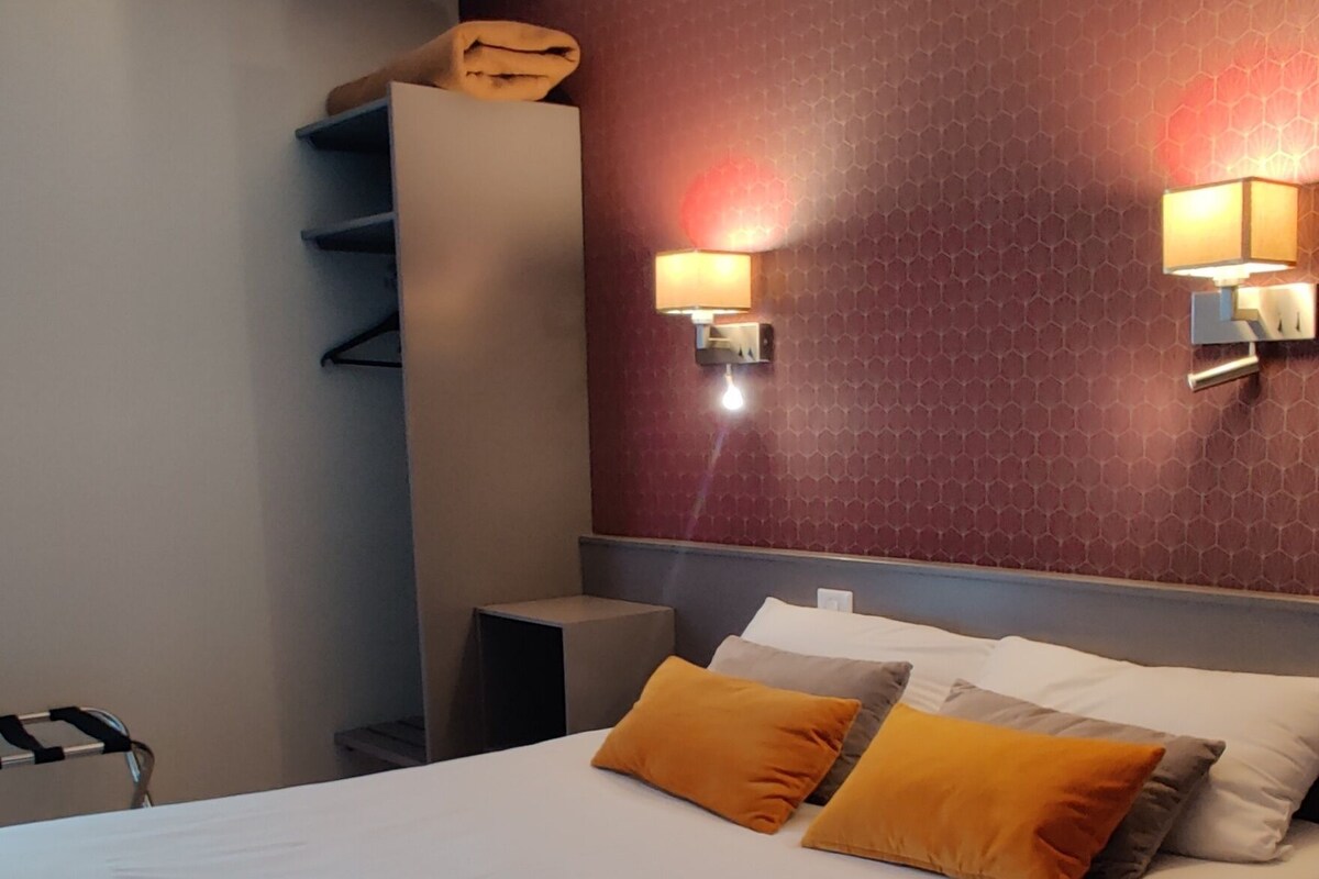 Bureau, rideaux occultants, Wi-Fi gratuit, draps fournis