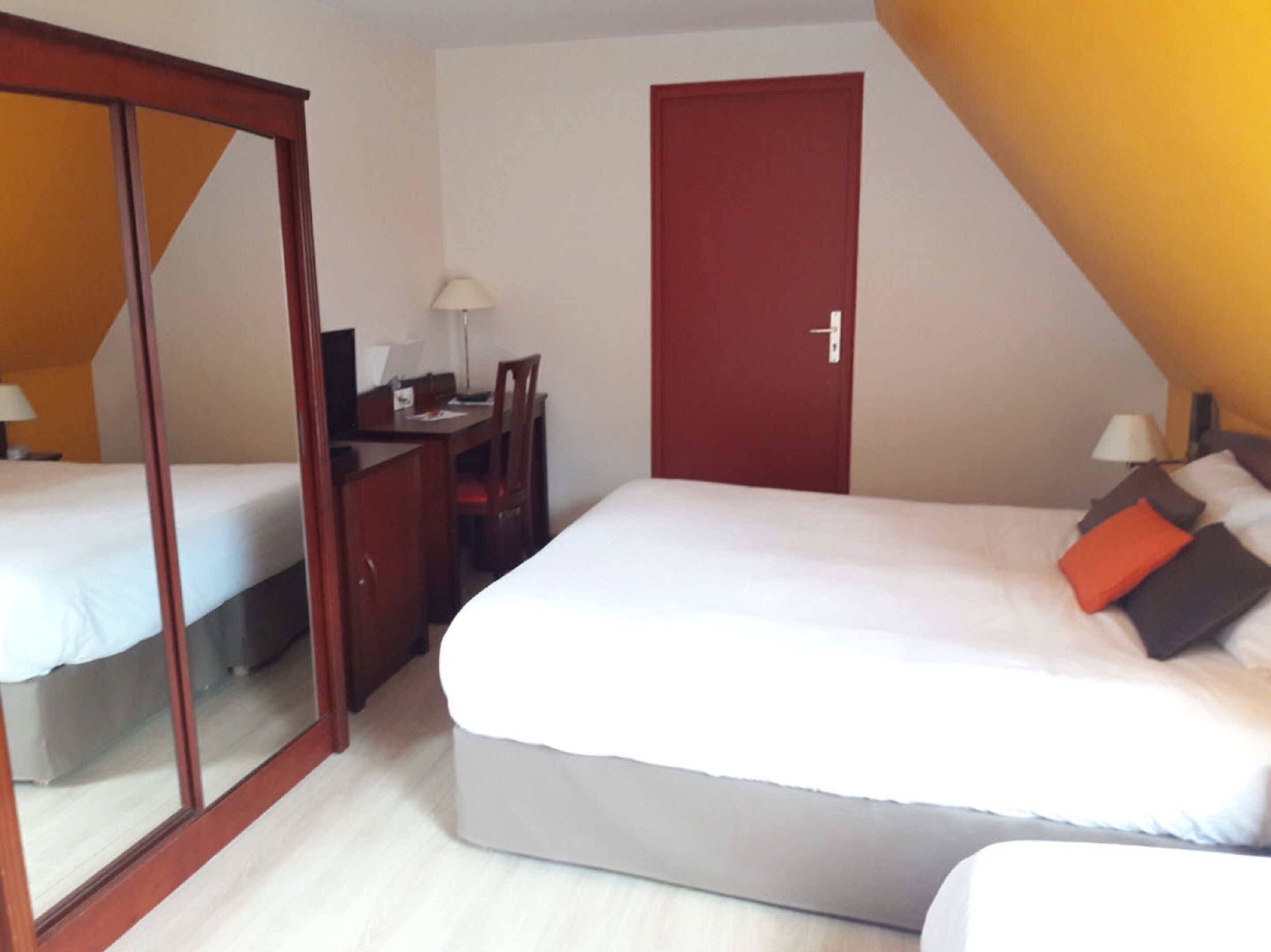 Desk, blackout curtains, free WiFi, bed sheets