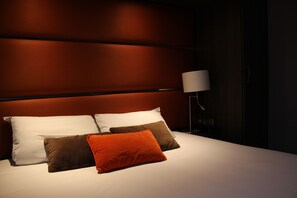 Desk, blackout curtains, free WiFi, bed sheets