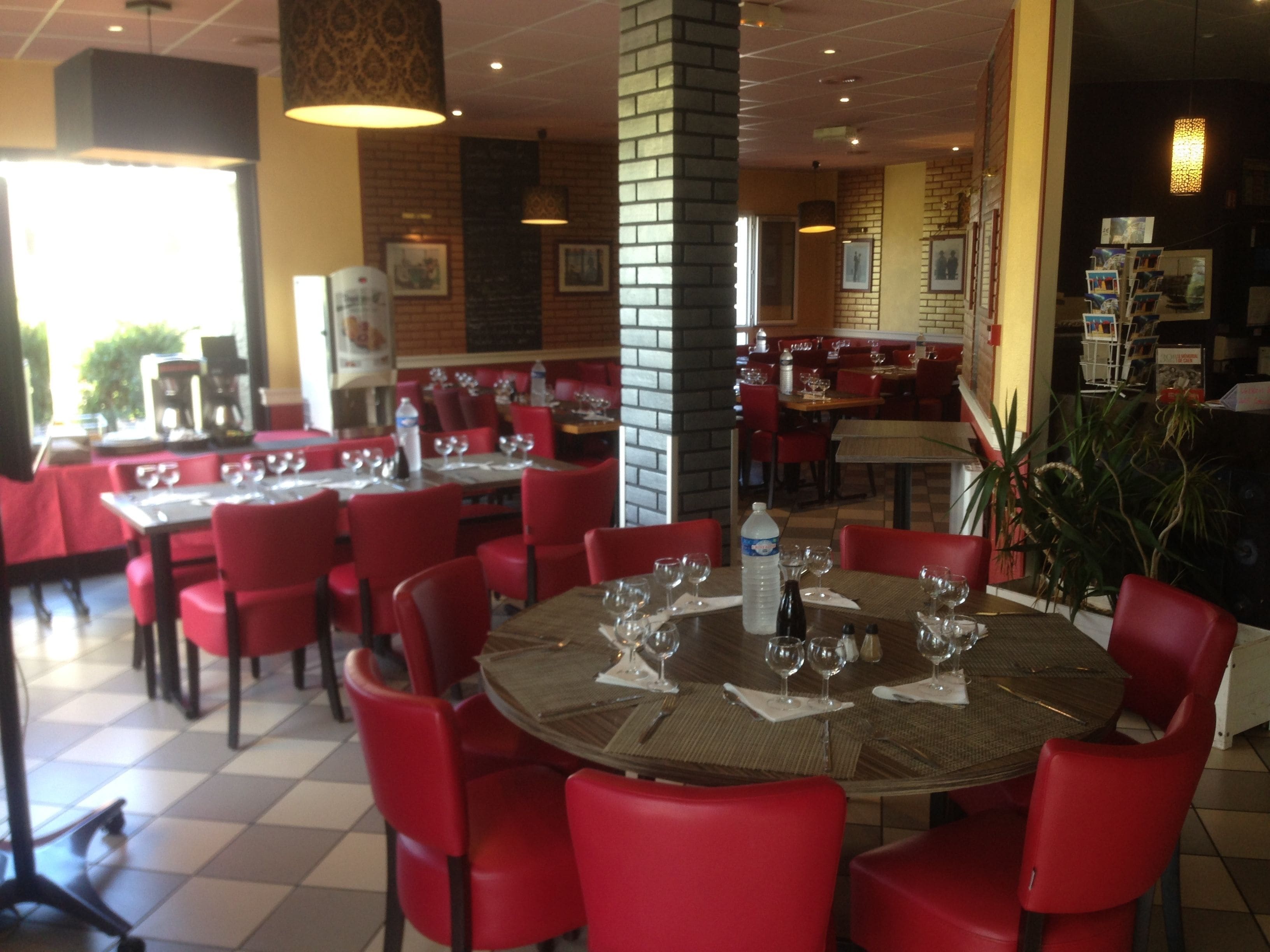 Lunch and dinner served, French cuisine