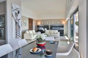 Coffee/tea maker, electric kettle - Royal Antibes (Antibes)